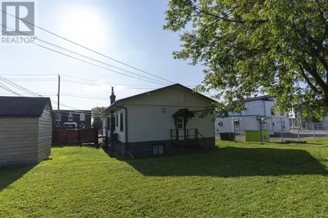136 Court St S Thunder Bay ON P7B 2X4
