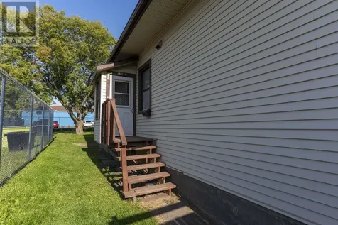 136 Court St S Thunder Bay ON P7B 2X4