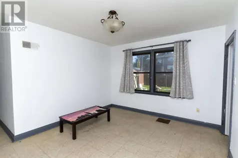 136 Court St S Thunder Bay ON P7B 2X4