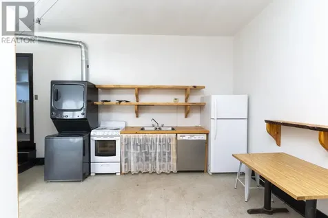 136 Court St S Thunder Bay ON P7B 2X4