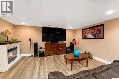222 Donalda Court Tecumseh ON N8N 3K2