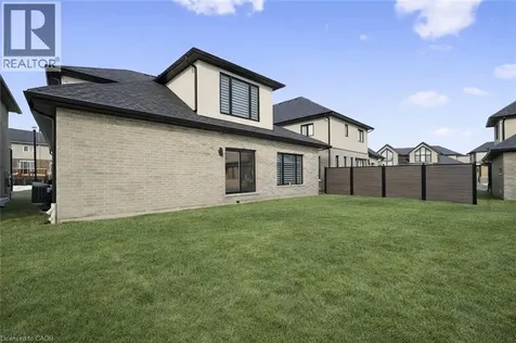 972 Stonecliffe Walk Kitchener ON N2P 0K5