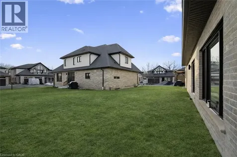 972 Stonecliffe Walk Kitchener ON N2P 0K5