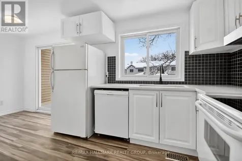 86 Esterlawn Private Ottawa ON K2A 4C1