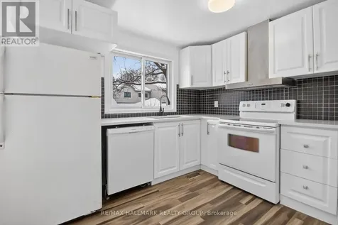 86 Esterlawn Private Ottawa ON K2A 4C1
