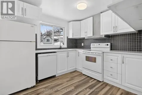 86 Esterlawn Private Ottawa ON K2A 4C1