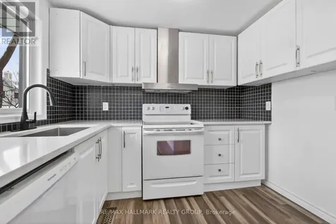 86 Esterlawn Private Ottawa ON K2A 4C1