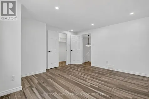 86 Esterlawn Private Ottawa ON K2A 4C1