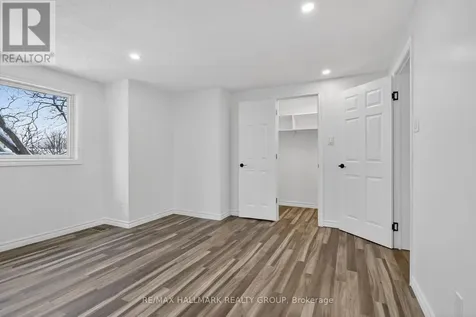 86 Esterlawn Private Ottawa ON K2A 4C1