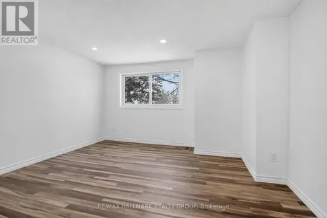 86 Esterlawn Private Ottawa ON K2A 4C1
