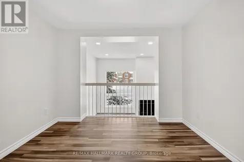 86 Esterlawn Private Ottawa ON K2A 4C1