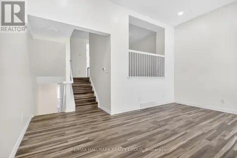 86 Esterlawn Private Ottawa ON K2A 4C1