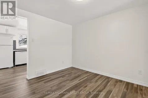 86 Esterlawn Private Ottawa ON K2A 4C1