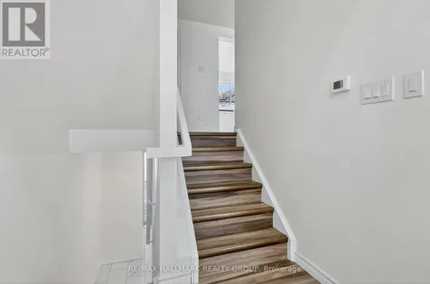 86 Esterlawn Private Ottawa ON K2A 4C1