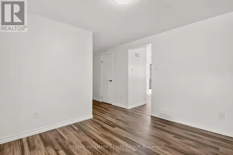 86 Esterlawn Private Ottawa ON K2A 4C1