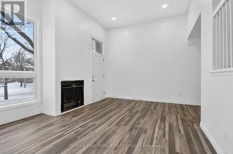 86 Esterlawn Private Ottawa ON K2A 4C1