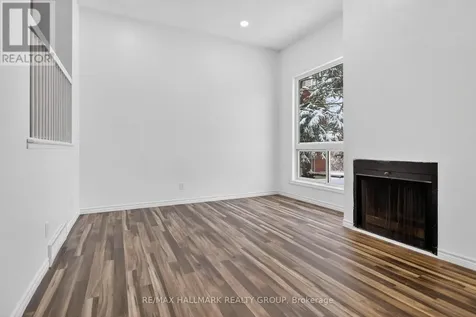 86 Esterlawn Private Ottawa ON K2A 4C1