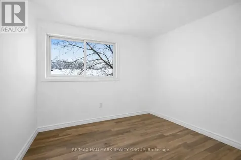 86 Esterlawn Private Ottawa ON K2A 4C1