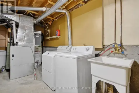 86 Esterlawn Private Ottawa ON K2A 4C1