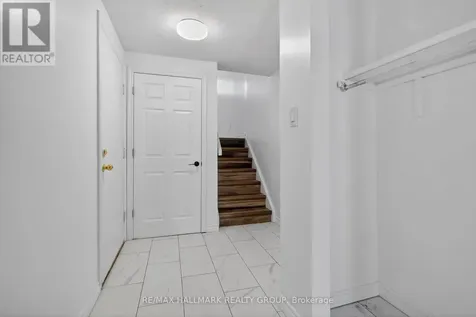 86 Esterlawn Private Ottawa ON K2A 4C1