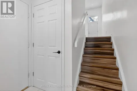 86 Esterlawn Private Ottawa ON K2A 4C1