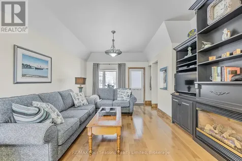 3 Sydenham Trail East Clearview ON L0M 1H0