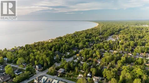 11 62nd Street South Wasaga Beach ON L9Z 1V5
