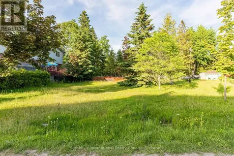 11 62nd Street South Wasaga Beach ON L9Z 1V5