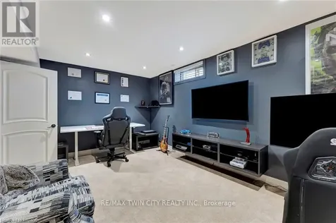 1 Bowen Lane Brantford ON N3T 6G3