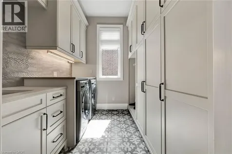 44 Pioneer Ridge Drive Kitchener ON N2P 0G6