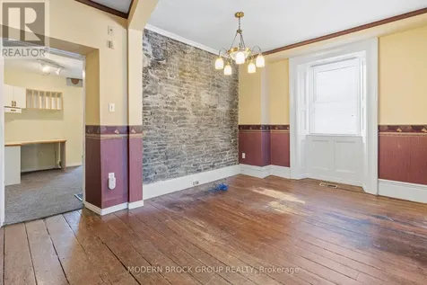 33 Perth Street Brockville ON K6V 5C3