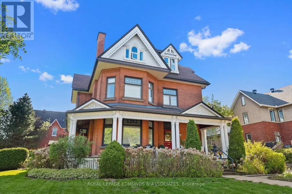 307 Maple Avenue Pembroke ON K8A 1L8