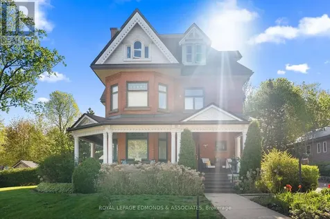 307 Maple Avenue Pembroke ON K8A 1L8