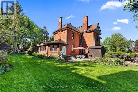 307 Maple Avenue Pembroke ON K8A 1L8