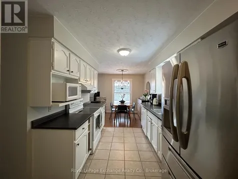 792 Mackendrick Drive Kincardine ON N2Z 3A5