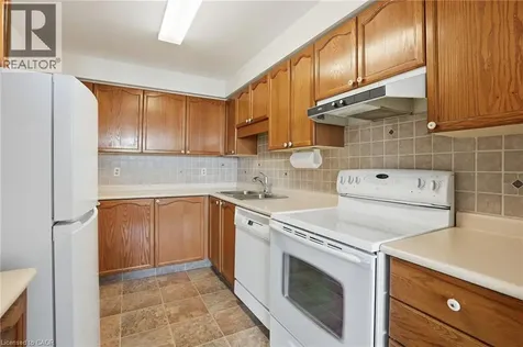 9 Bonheur Court Brantford ON N3P 1Z5
