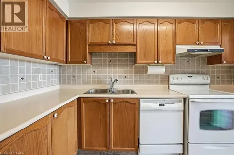 9 Bonheur Court Brantford ON N3P 1Z5