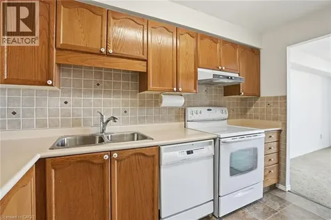 9 Bonheur Court Brantford ON N3P 1Z5