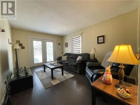 17 Clairmont Street Sudbury ON P3B 3S4