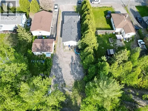 17 Clairmont Street Sudbury ON P3B 3S4