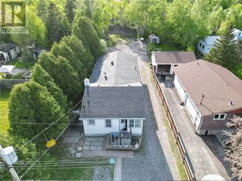 17 Clairmont Street Sudbury ON P3B 3S4