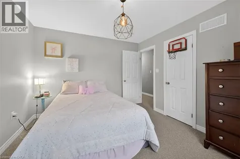 71 Jessica Street Hamilton ON L8W 4A3