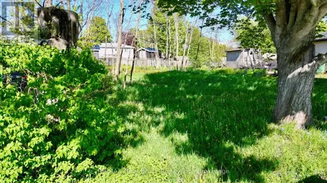15 Tackabury Street Northern Bruce Peninsula ON N0H 1W0