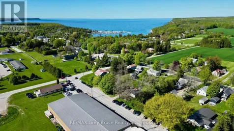 15 Tackabury Street Northern Bruce Peninsula ON N0H 1W0