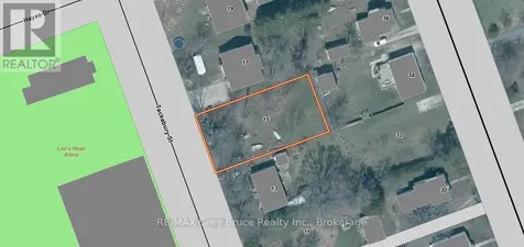 15 Tackabury Street Northern Bruce Peninsula ON N0H 1W0