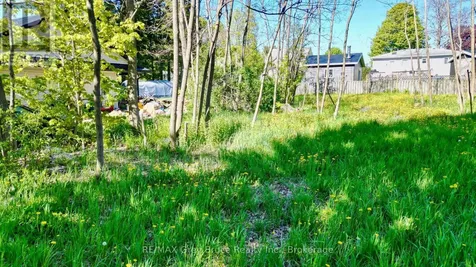 15 Tackabury Street Northern Bruce Peninsula ON N0H 1W0