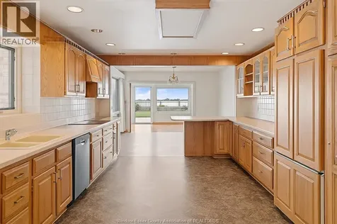8280 Riverside Dr East Windsor ON N8S 1E6
