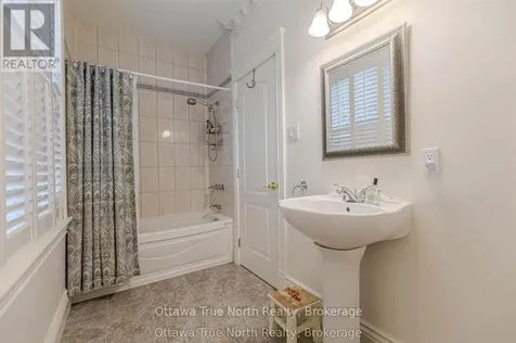 5884 Earlscourt Crescent Ottawa ON K4M 1K2