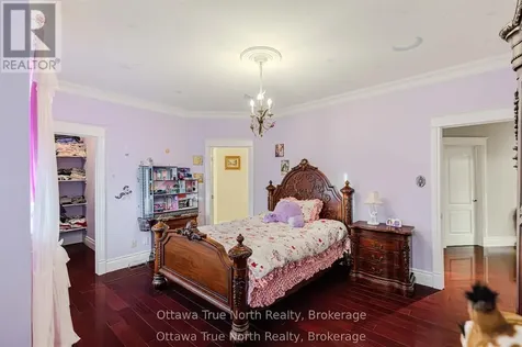 5884 Earlscourt Crescent Ottawa ON K4M 1K2