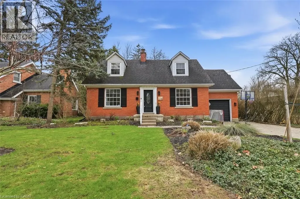 115 Roslin Avenue South Waterloo ON N2L 2H3